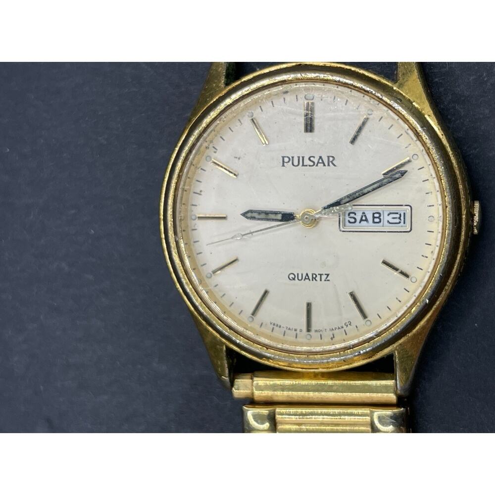 Vintage Pulsar Watch 34mm Gold Tone V533-7A30 Day/Date Stretch Band Working